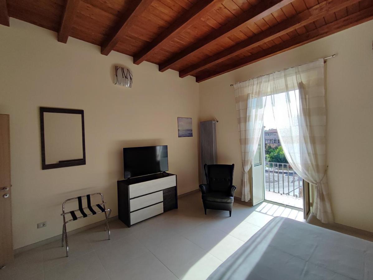 In Centro Rooms And Apartments Isola di Liri Екстер'єр фото