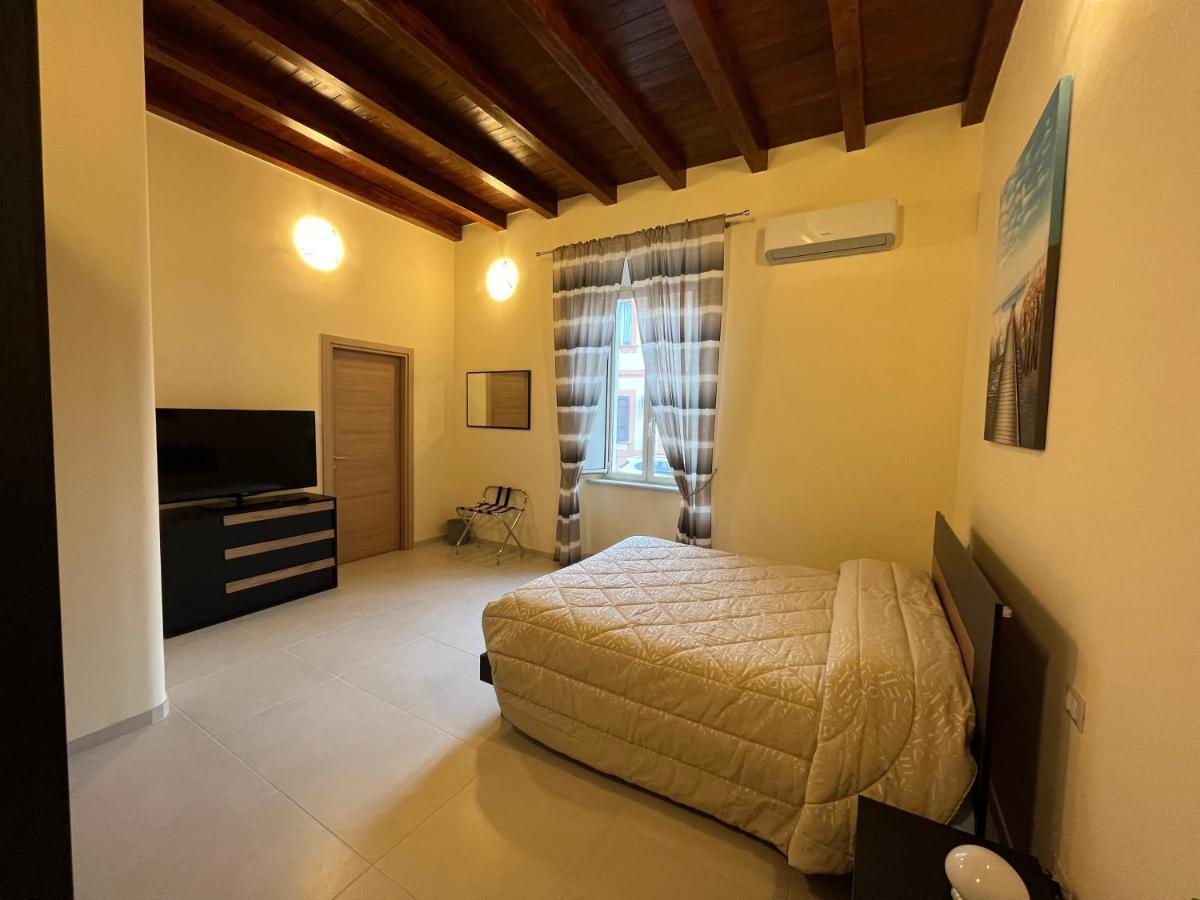 In Centro Rooms And Apartments Isola di Liri Екстер'єр фото