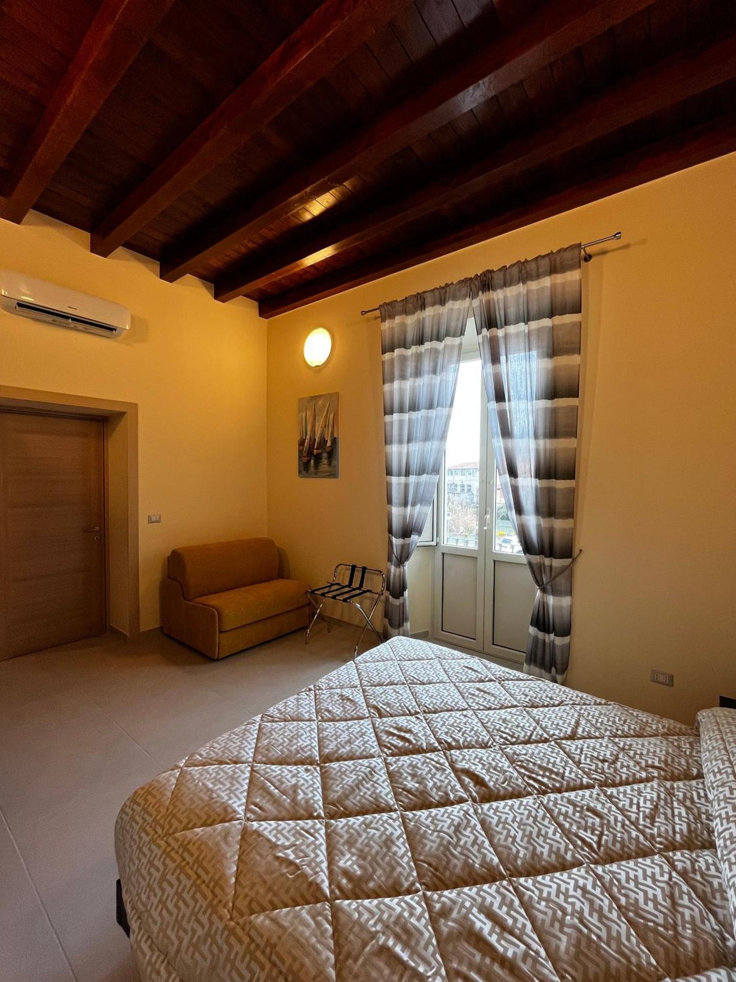 In Centro Rooms And Apartments Isola di Liri Екстер'єр фото