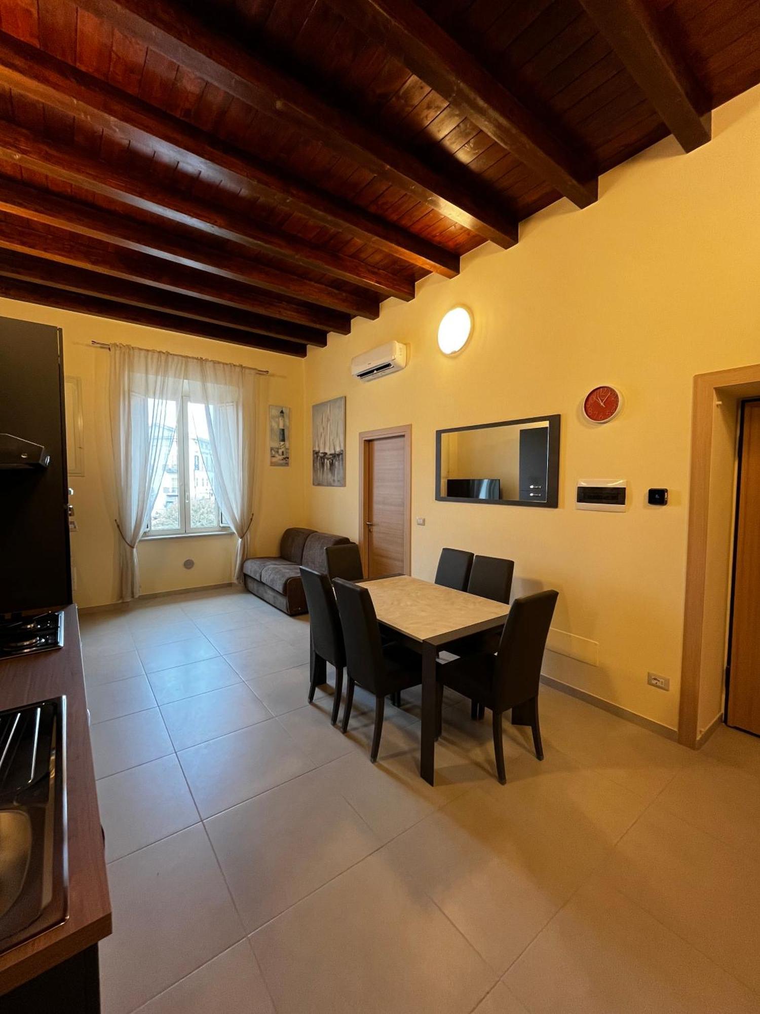 In Centro Rooms And Apartments Isola di Liri Екстер'єр фото